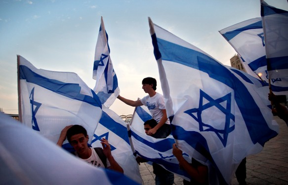 ap_Israel_flags_youth_photog-Sebastian_Scheiner