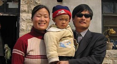 Chen Guangchengs and family