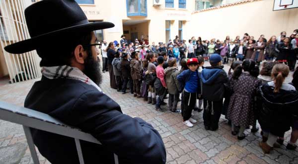 Jewish Schoolchildren Observe Moment of Silence for Shooting Victims ...
