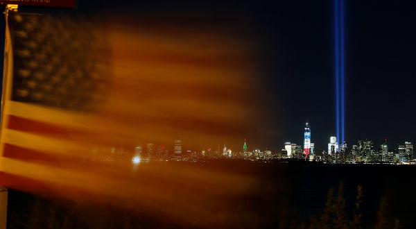 Reuters-9-11-Tribute-in-Light-NY-skyline-photog-Gary-Hershorn