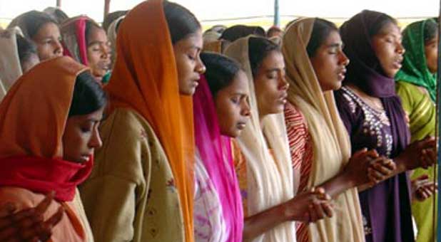 Women of faith praying