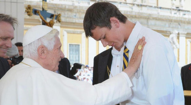 Peter Srsich meets Pope Benedict
