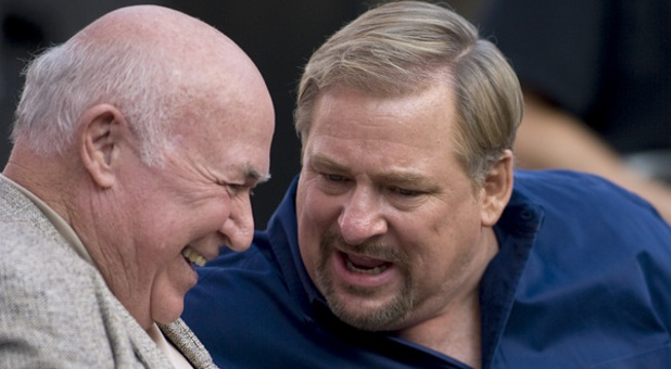 Chuck Smith (left) and Rick Warren.