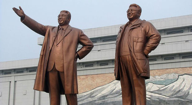 Kim Il Sung, Kim Jong Il statues