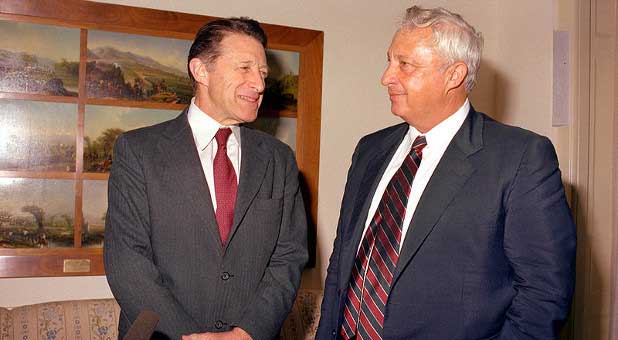 In 1982, then U.S. Secretary of Defense Caspar Weinberger met with Israeli Defense Minister Ariel Sharon.