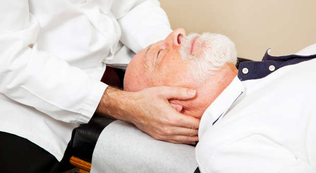 Neck chiropractic treatment