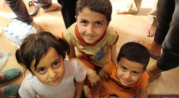 Iraqi refugee children being helped by aid group