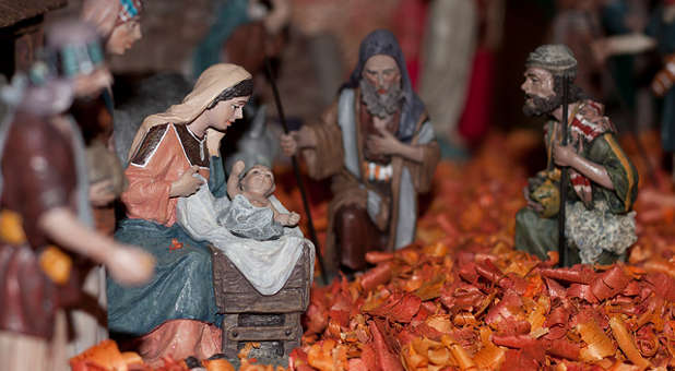A nativity scene will stay on an Indiana courthouse lawn this Christmas.