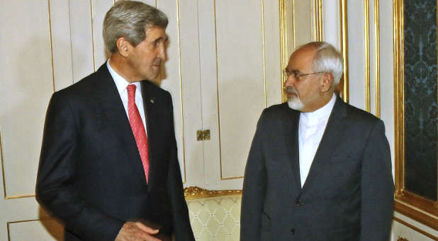 U.S. Secretary of State John Kerry (l) and Iranian Foreign Minister Javad Zarif.