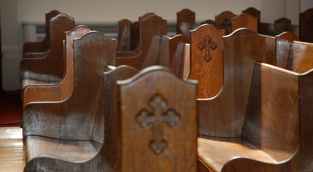 Why are so many people leaving denominational churches?