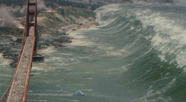 Tsunami hitting California coast in 'San Andreas'