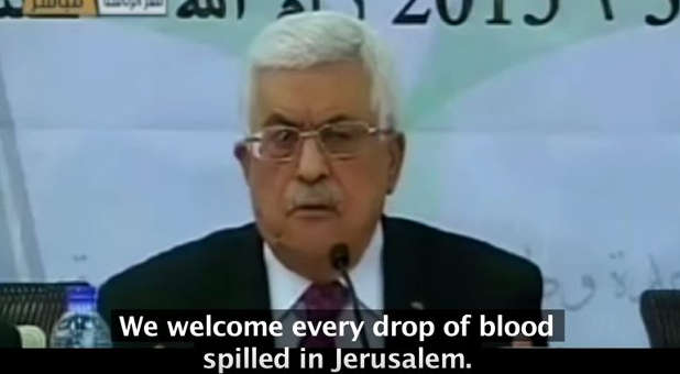 Palestinian Authority President Mahmoud Abbas (r) and Ms. Fatima Barnawi