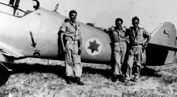 Lou Lenhart (l) and other fighter pilots in front of the Avia S-199.