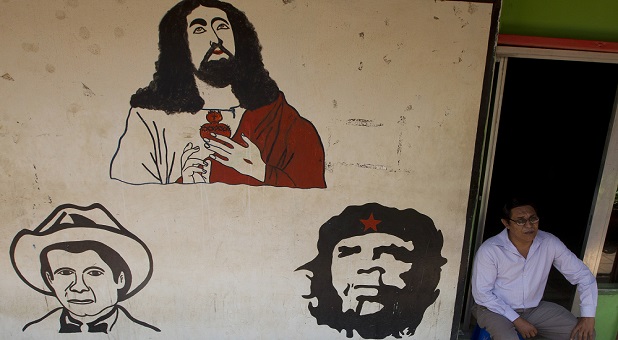 2015 politics JesusChrist AugustSandinoCheGuevara MuralInManagua Reuters