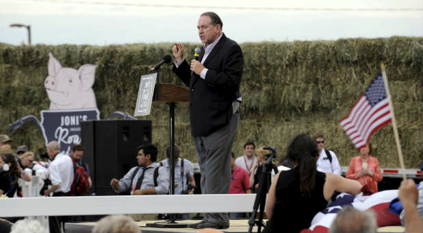 Mike Huckabee and other candidates weigh in on the Kim Davis arrest.