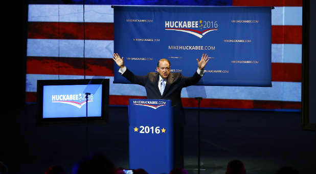 Republican Mike Huckabee is none too happy with Obama's plans to deal with the Islamic State.