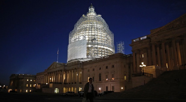 US Capitol lit at night