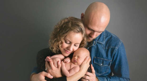Major League pitcher Jon Edwards, his wife Katelyn and their baby.