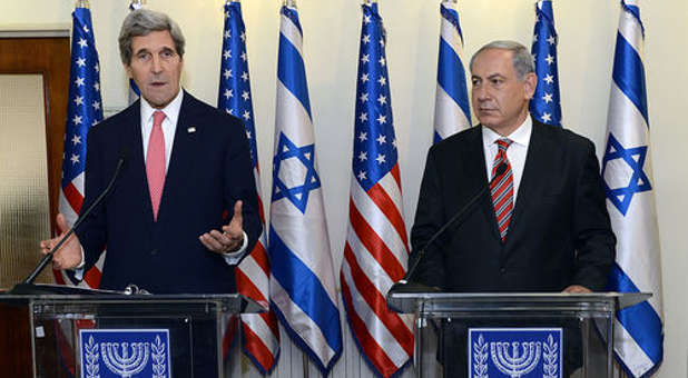 U.S. Secretary of State John Kerry (l) and Israeli Prime Minister Benjamin Netanyahu