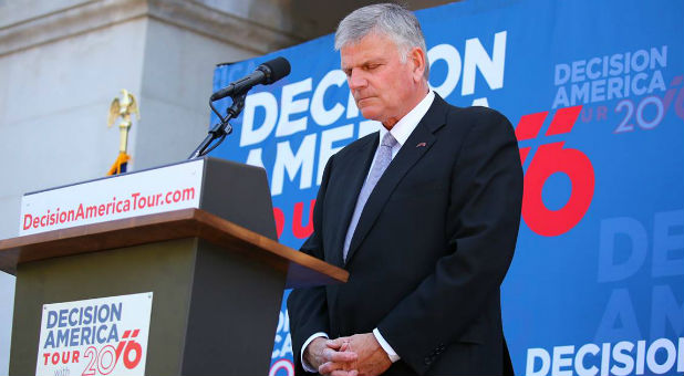Will you join Franklin Graham in prayer?