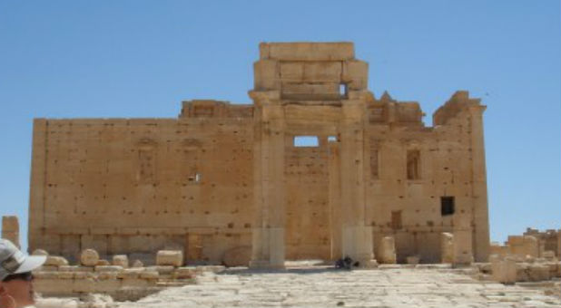 Everything was on track for reproductions of the giant 48-foot-tall arch that stood in front of the Temple of Baal in Palmyra, Syria to be put up simultaneously in Times Square in New York City and Trafalgar Square in London during the month of April.