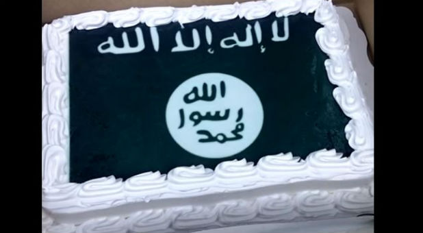 Walmart baked this cake, featuring the ISIS flag