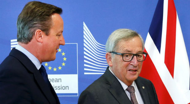 Britain's Prime Minister David Cameron and EU Commission President Jean-Claude Juncker arrive at the EU Summit in Brussels, Belgium, June 28, 2016