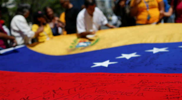 A message written on a Venezuelan national flag that reads,