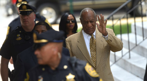 Actor and comedian Bill Cosby arrives for a Habeas Corpus hearing on sexual assault charges at the Montgomery County Courthouse.