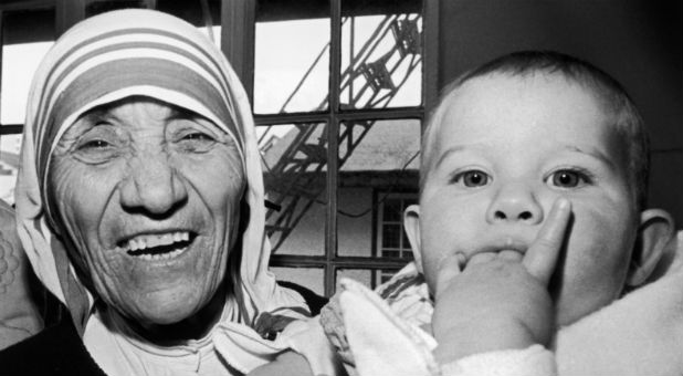 Nobel peace prize winner Mother Teresa holds nine-month-old Christina Ott from Switzerland during a signing ceremony in Hong Kong January 16, 1985.