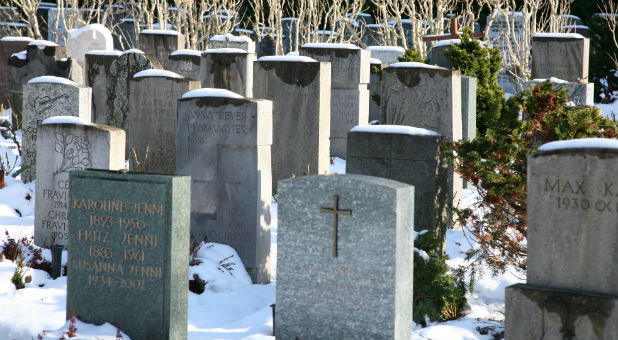 2016 10 Snowy Graveyard