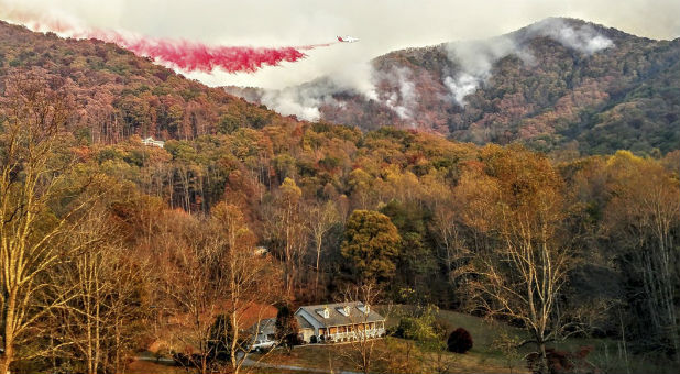 A heavy air tanker drops fire retardant over the Boteler wildfire near Hayesville, North Carolina, U.S. Nov. 10, 2016.