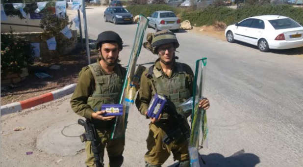 Israeli soldiers receive a care package from Gili's Goodies.