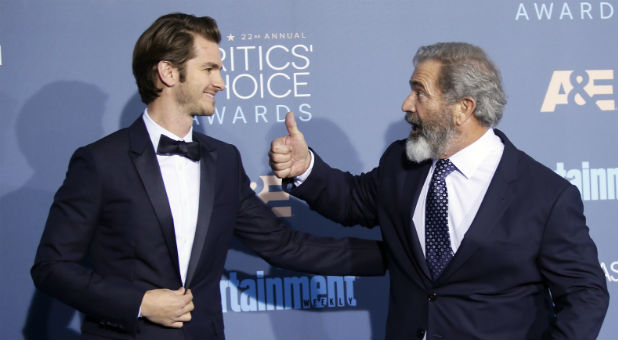 Actor Andrew Garfield (L) and director Mel Gibson arrive at the 22nd Annual Critics' Choice Awards in Santa Monica, California, Dec. 11, 2016.