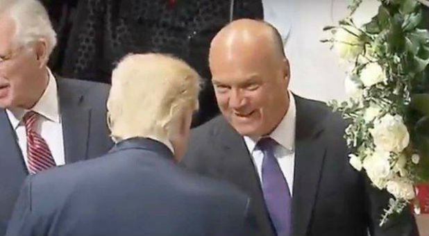 Pastor Greg Laurie meets President Trump after participating in the inaugural prayer service.