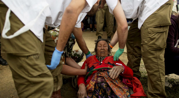 Doctors help an injured resident at the Israel Defense Forces (IDF) field hospital following Saturday's earthquake in Kathmandu, Nepal, April 29, 2015.