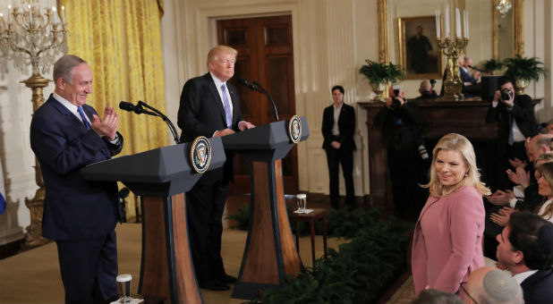 Israeli Prime Minister Benjamin Netanyahu (L) applauds his wife, Sara, during a joint news conference with U.S. President Donald Trump at the White House
