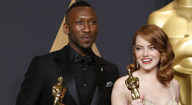 Best Supporting Actor Mahershala Ali, for Moonlight and Best Actress Emma Stone for La La Land, hold their Oscars.