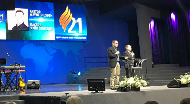 Pastor Wayne Hilsden speaks in Kyiv.