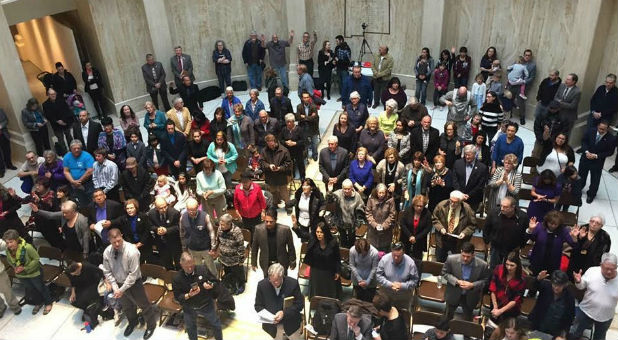 For the first time in the history of the New Mexico state capitol, Christians gathered for a historic worship service this past Sunday, March 5, 2017.