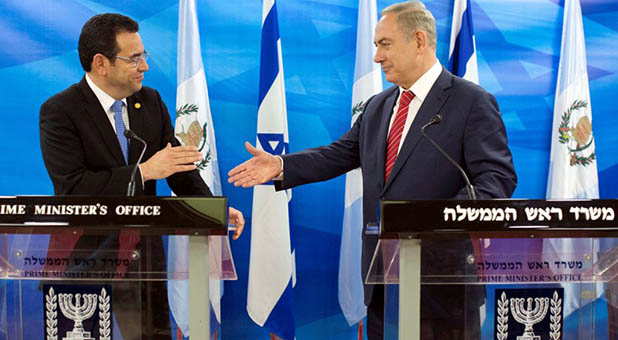 Israeli Prime Minister Benjamin Netanyahu and Guatemalan President Jimmy Morales