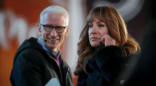 TV hosts Anderson Cooper (L) and Kathy Griffin in Times Square during New Year's Eve celebrations in the Manhattan borough of New York, Dec. 31, 2015.