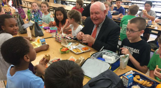 Sec. Sonny Perdue eats lunch with schoolchildren.