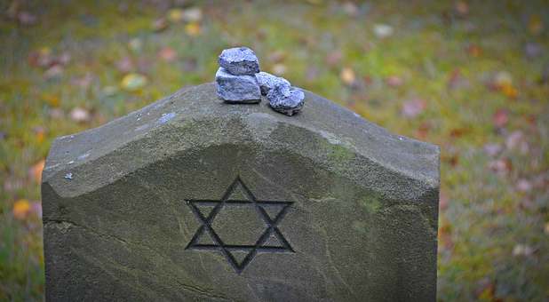2017 07 tombstone holocaust memoria