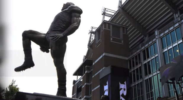 2017 09 ray Lewis statue