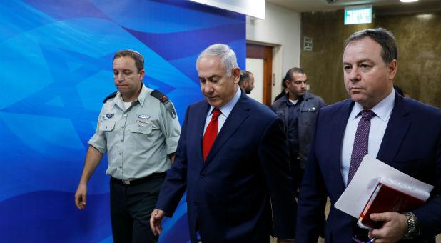 Israel's Prime Minister Benjamin Netanyahu, center