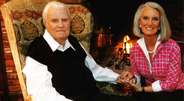 Billy Graham with his daughter, Anne Graham Lotz