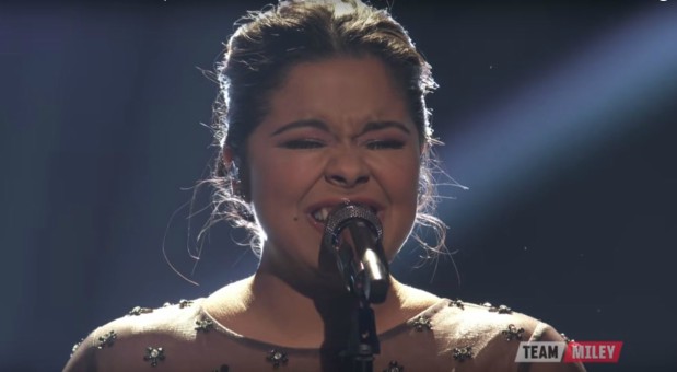 Brooke Simpson performs 'O Holy Night'