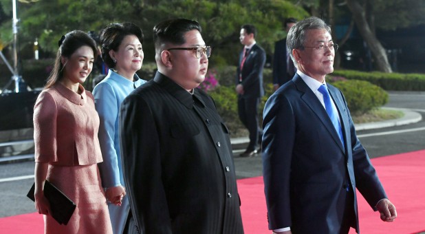 South Korean President Moon Jae-in, North Korean leader Kim Jong Un, Kim's wife Ri Sol Ju and Moon's wife Kim Jung-sook attend a farewell ceremony at the truce village of Panmunjom inside the demilitarized zone separating the two Koreas.