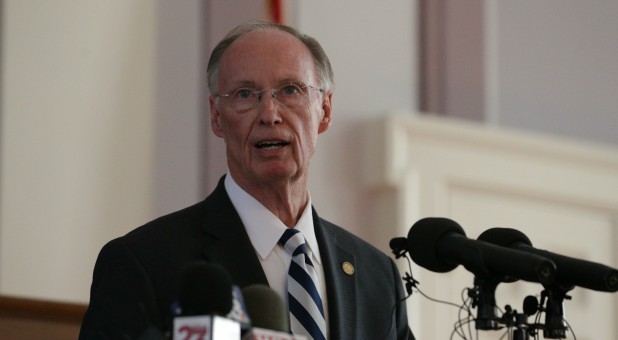 Alabama Governor Robert Bentley announces his resignation amid impeachment proceedings on accusations stemming from his relationship with a former aide.